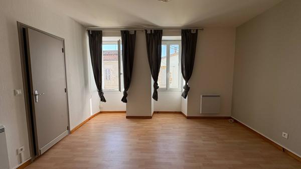 Maison
                                                                                                                                                                                                                                                                                                                        2 pièce(s)                                                                                                                                                                                                          1 chambre(s)                                                                                                                                                                                                          59.8  m²