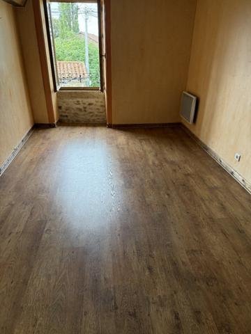 maison 3 chambres ateliers garage et terrain