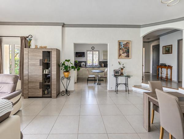 VILLA 4 CHAMBRES, PLEIN SUD, AU CALME ET À L’ABRI DES REGARDS