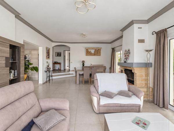 VILLA 4 CHAMBRES, PLEIN SUD, AU CALME ET À L’ABRI DES REGARDS