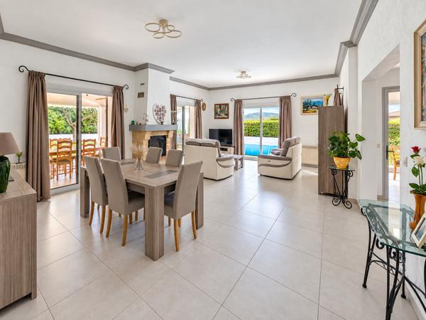 VILLA 4 CHAMBRES, PLEIN SUD, AU CALME ET À L’ABRI DES REGARDS