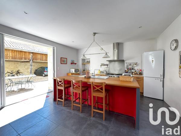 Maison à vendre 10 pièces 236 m² Fontenay-le-Comte