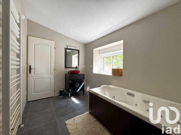 Maison à vendre 10 pièces 236 m² Fontenay-le-Comte