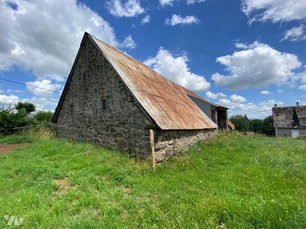 A vendre, à Mauriac (CANTAL), une grange-étable sur une belle parcelle de terrain d'environ 311...