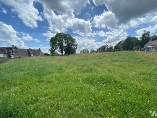 A vendre, à Mauriac (CANTAL), une grange-étable sur une belle parcelle de terrain d'environ 311...