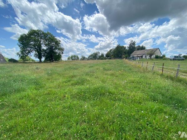 A vendre, à Mauriac (CANTAL), une grange-étable sur une belle parcelle de terrain d'environ 311...