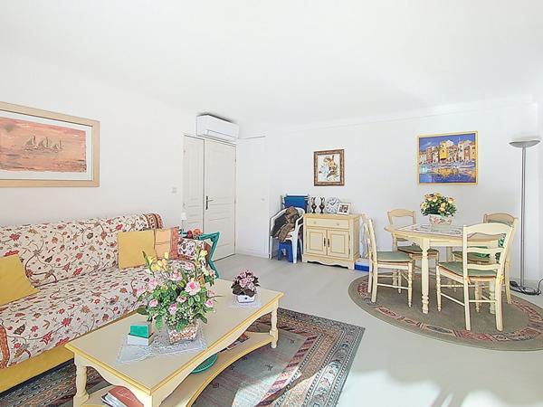 Saint-Aygulf centre ville 2 chambres terrasse parking