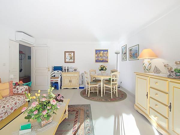 Saint-Aygulf centre ville 2 chambres terrasse parking