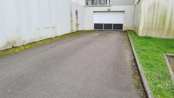 Appartement
         2 pièces
        - 44 m² 132 000 € *
