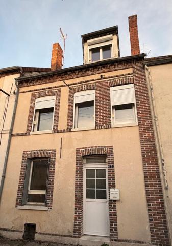 Maison divisée en 2 appartements F4 et F2 + jardin