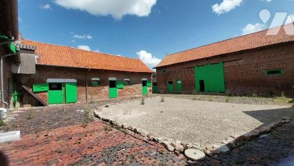 CORPS DE FERME - Campagne de Nieppe

A rénover complétement, ce corps de ferme est implanté s...