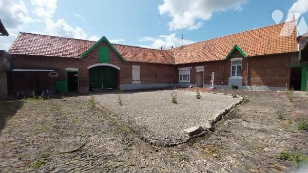 CORPS DE FERME - Campagne de Nieppe

A rénover complétement, ce corps de ferme est implanté s...