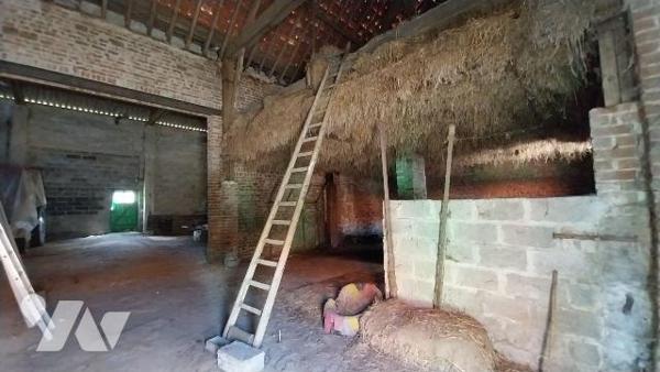CORPS DE FERME - Campagne de Nieppe

A rénover complétement, ce corps de ferme est implanté s...