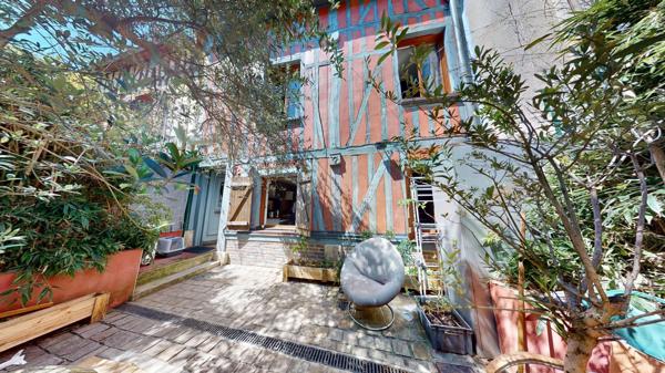 Appartement en TRIPLEX avec Cour et Rez de Jardin