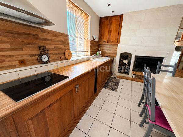Vente
                Maison380 m² - 12 Pièces -
                    MONTLOUIS SUR LOIRE (37270)