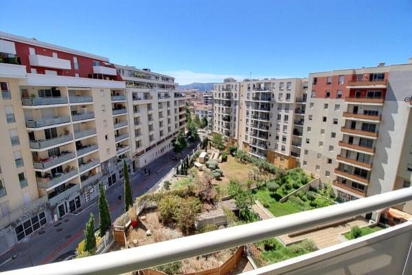 MARSEILLE 13008. Appartement 3 pièces 59.26 m2 avec terrasse et box fermé