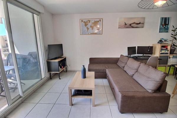 MARSEILLE 13008. Appartement 3 pièces 59.26 m2 avec terrasse et box fermé