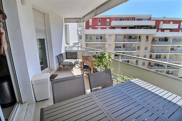 MARSEILLE 13008. Appartement 3 pièces 59.26 m2 avec terrasse et box fermé