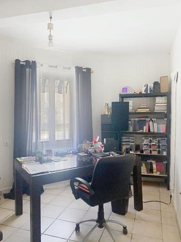 A vendre. Maison située à Thiré, 3 chambres jardin, garage et dépendances