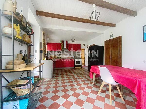 A vendre. Maison située à Thiré, 3 chambres jardin, garage et dépendances