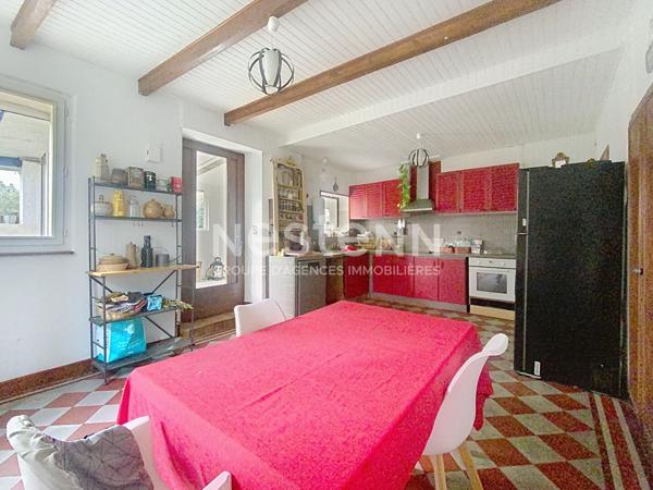 A vendre. Maison située à Thiré, 3 chambres jardin, garage et dépendances