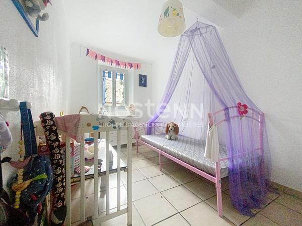 A vendre. Maison située à Thiré, 3 chambres jardin, garage et dépendances