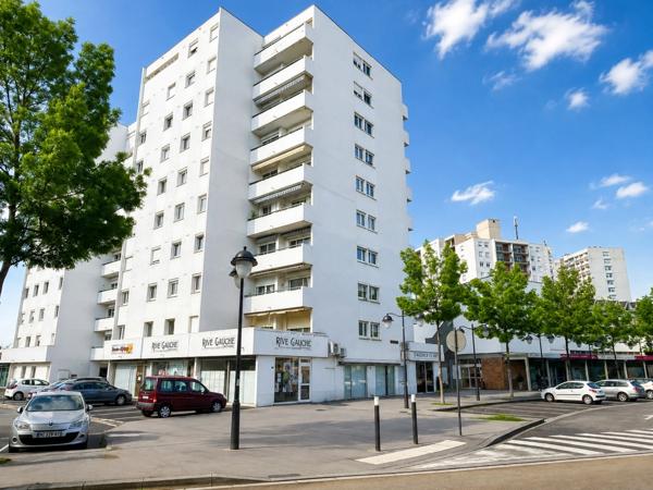 APPARTEMENT CLIMATISÉ AVEC TERRASSE - CENTRE VILLE