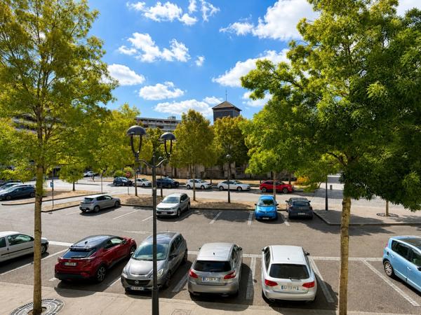 APPARTEMENT CLIMATISÉ AVEC TERRASSE - CENTRE VILLE