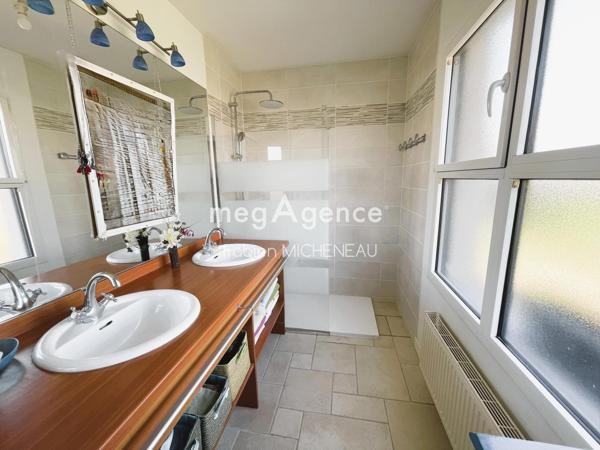 Maison à LA SEGUINIERE, 49280 - 8 pièces 146m²