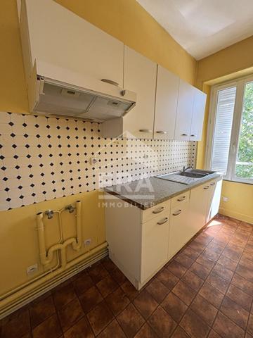 IMMEUBLE DE RAPPORT - 4 LOGEMENTS - CENTRE-VILLE DE SAINTES