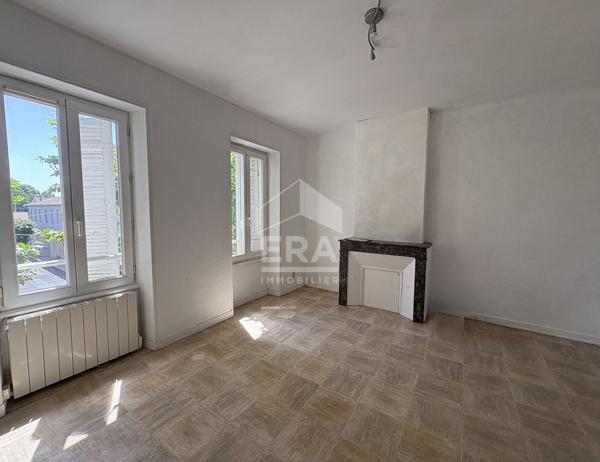 IMMEUBLE DE RAPPORT - 4 LOGEMENTS - CENTRE-VILLE DE SAINTES