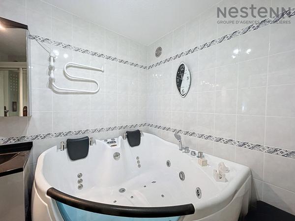 Appartement T4 de près de 100m2, 3 chambres, belle terrasse, place privative inclus