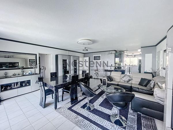 Appartement T4 de près de 100m2, 3 chambres, belle terrasse, place privative inclus