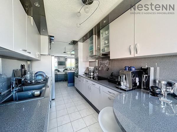 Appartement T4 de près de 100m2, 3 chambres, belle terrasse, place privative inclus