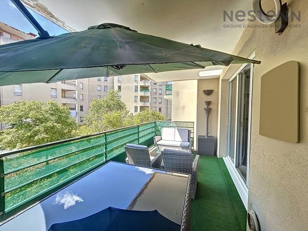 Appartement T4 de près de 100m2, 3 chambres, belle terrasse, place privative inclus