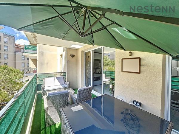 Appartement T4 de près de 100m2, 3 chambres, belle terrasse, place privative inclus