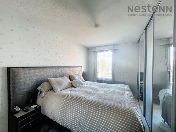 Appartement T4 de près de 100m2, 3 chambres, belle terrasse, place privative inclus