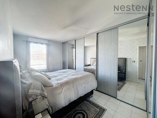 Appartement T4 de près de 100m2, 3 chambres, belle terrasse, place privative inclus