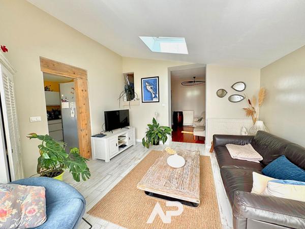 Maison rénovée - 3 chambres - BEAUREGARD €590 000 ** - Référence MRJH641D