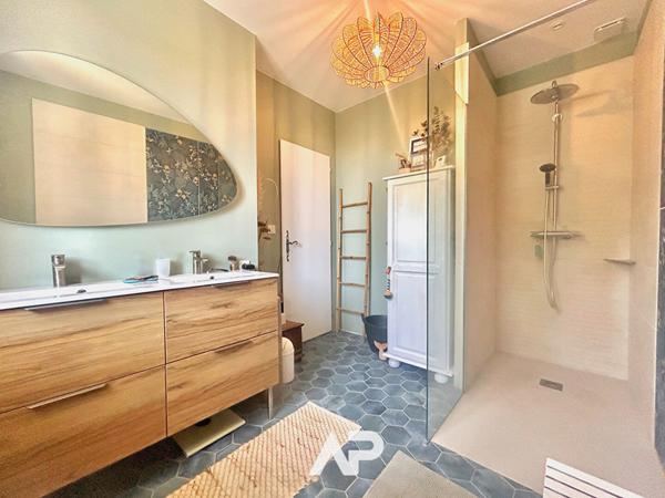 Maison rénovée - 3 chambres - BEAUREGARD €590 000 ** - Référence MRJH641D