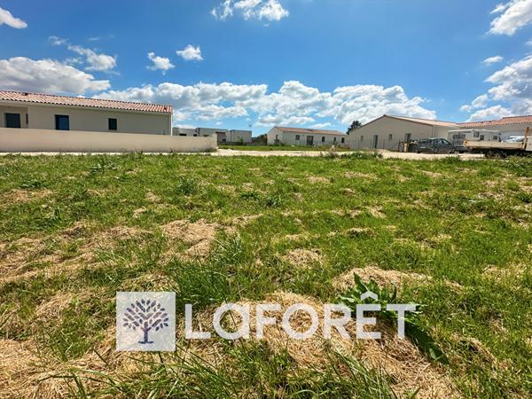 Achat terrain Gémozac - 657 m² - 59 200 €