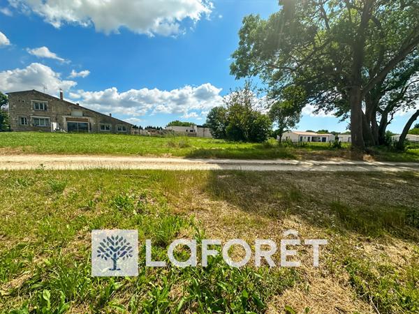 Achat terrain Gémozac - 657 m² - 59 200 €