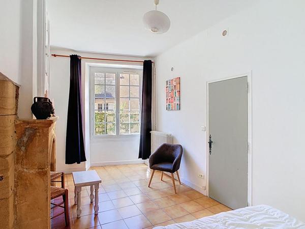 Bâtiment composant de 4 appartement au centre de Sarlat-la-Canéda