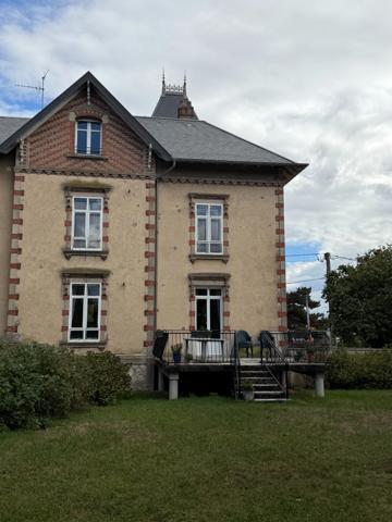 LUNÉVILLE – RARE ! Élégant hôtel particulier des années 1900 – 160 m² – 5 chambres – Terrain 674 m².