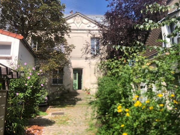 BAGNOLET, CENTRE-VILLE, 5 MIN DU METRO? DERNIER ETAGE SANS VIS A VIS, CHARMANT PETIT 2 PIECES