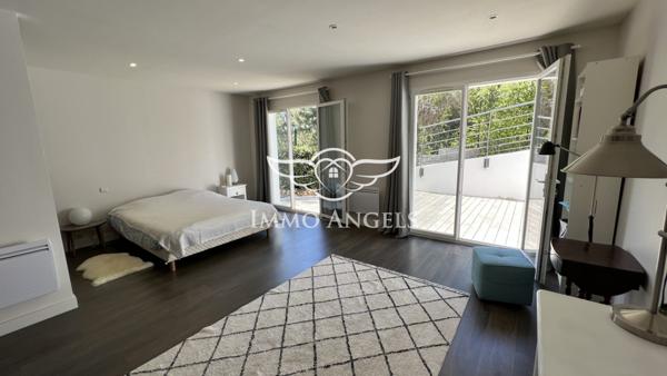 Le Cabot 13009. Sublime et rare propriété située un secteur calme et résidentiel.