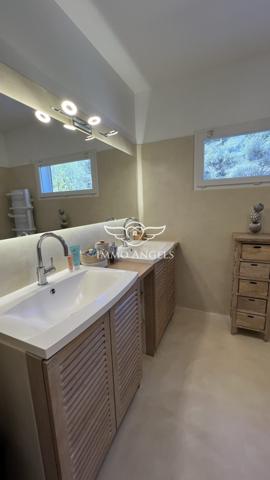 Le Cabot 13009. Sublime et rare propriété située un secteur calme et résidentiel.