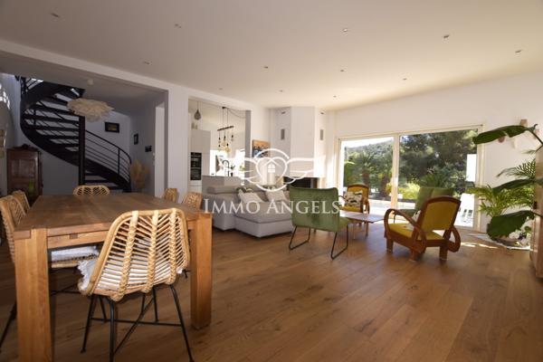 Le Cabot 13009. Sublime et rare propriété située un secteur calme et résidentiel.