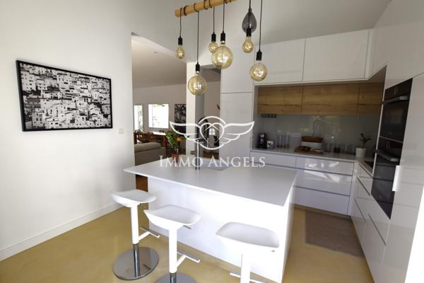 Le Cabot 13009. Sublime et rare propriété située un secteur calme et résidentiel.