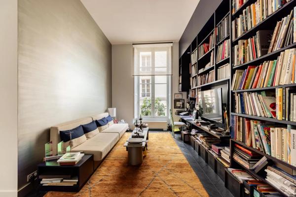 APPARTEMENT CONTEMPORAIN DANS UN HÔTEL XVIIIE